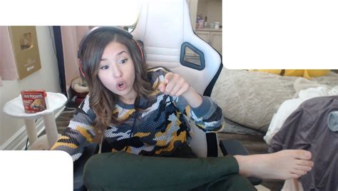 POKIMANE SHOWING FEET FOR 7 MINS (COMPILATION)